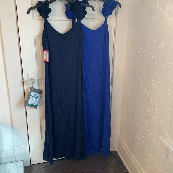 I have two Maxis that I bought from Dillards. They were 129 each - Picture 4 of 4